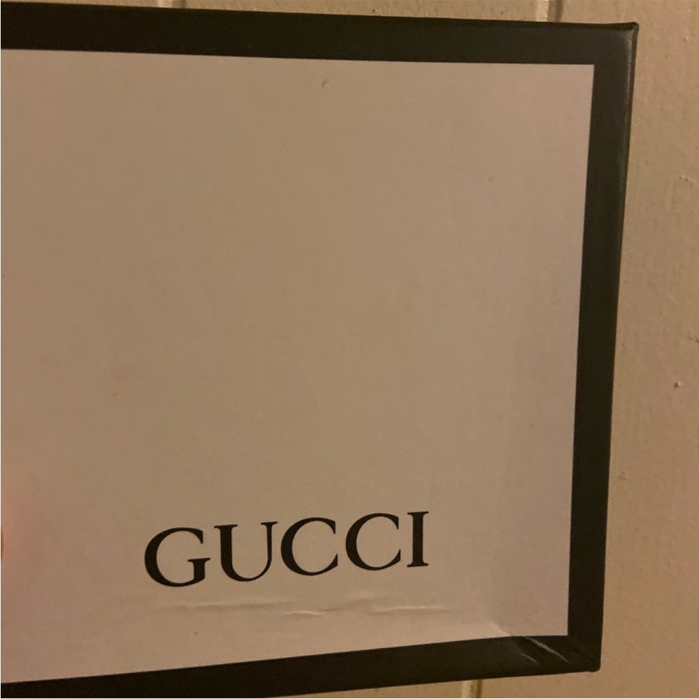 Gucci Flora Green Box with Red and Pink Floral Design - Picture 3 of 3